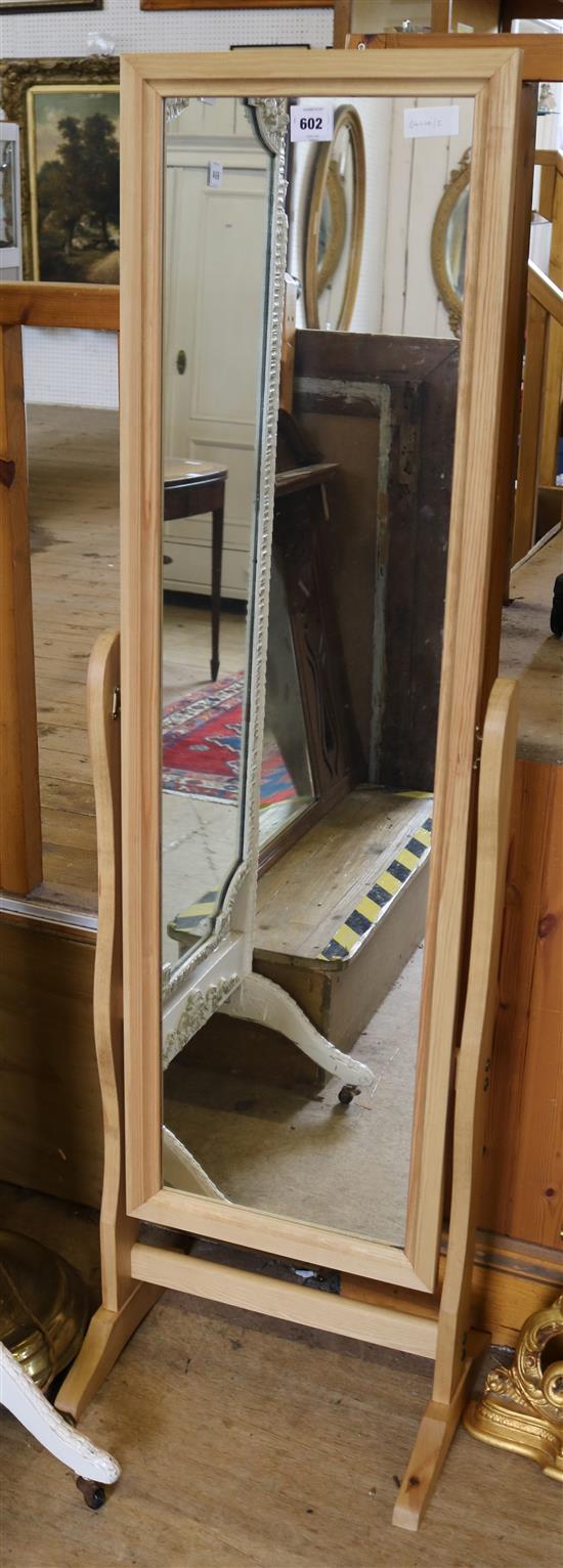 Pine cheval mirror(-)